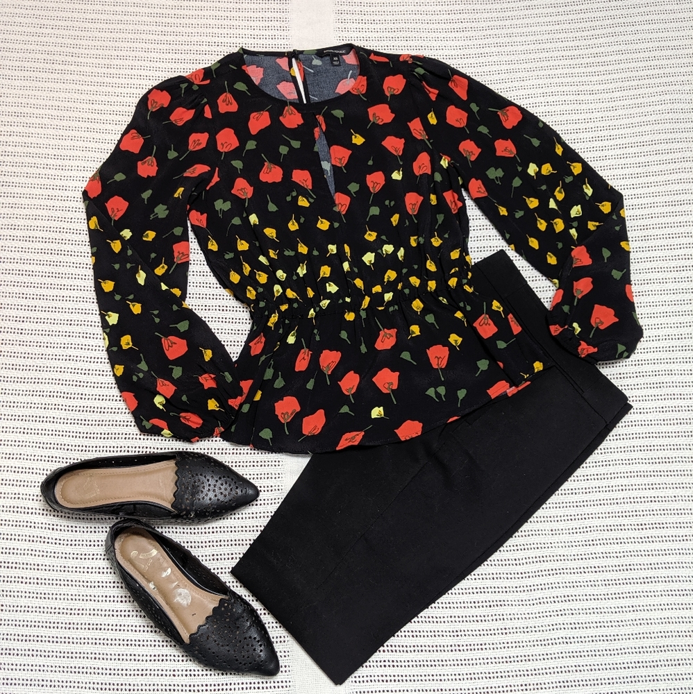 Banana Republic Black 🖤 Blouse w/flowers Size XS